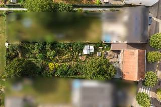 Ontdek deze op te frissen, zeer ruime woning boordevol potentieel op een prachtig perceel van 10a 25ca in Herent!Het gelijkvloers verwelkomt je met...