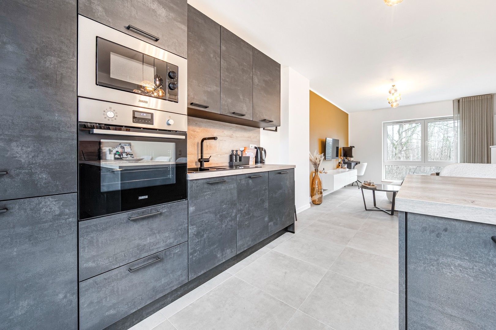 Compleet gerenoveerde woning met 2 terrassen op toplocatie! - photo 5