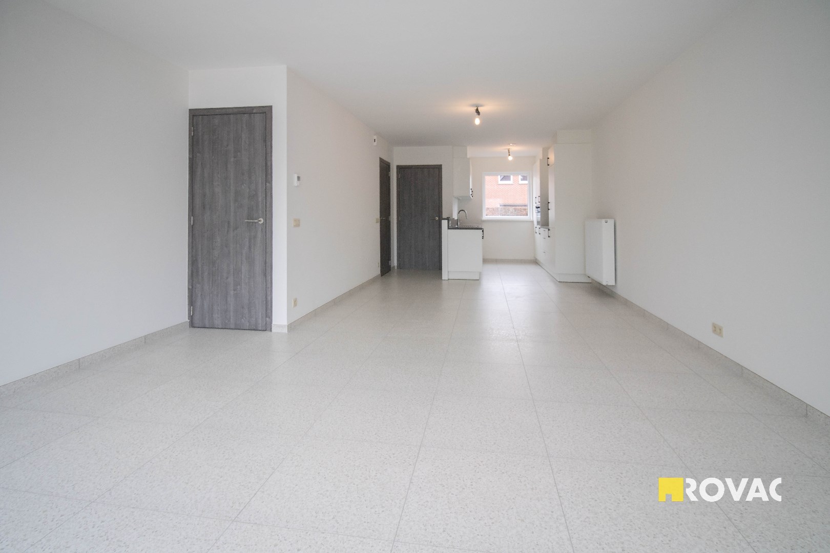 Instapklare woning met tuin en ruime garage + uitweg achteraan - foto 4