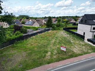 Mooi perceel bouwgrond voor open bebouwing met een oppervlakte van 8a 42ca. Ligt aan de rand van Haacht, alle faciliteiten in de nabije...