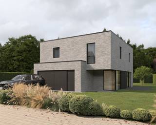 Grote Ede 45 is uitstekend gelegen in Sint-Andries, een gegeerde en vlot bereikbare deelgemeente van Brugge. Deze locatie combineert het beste van twee werelden: rustig en residentieel, met tegelijk een snelle verbinding naar het stadscentrum en de belangrijkste invalswegen.<br /><br />De ligging biedt een optimale bereikbaarheid dankzij de nabijheid van de Expresweg (N31), die directe aansluiting geeft op de E40 richting Gent en Oostende. Hierdoor is het pand bijzonder interessant voor wie zich dagelijks vlot wil verplaatsen, zowel lokaal als bovenlokaal.<br /><br />INDELING VAN DE WONING<br /><br />GELIJKVLOERS<br /><br />- Inkomhal- Gastentoilet- Leefruimte met open keuken- Trap naar boven- Berging- Inpandige garage<br />EERSTE VERDIEP<br /><br />- Nachthal- Apart toilet- Badkamer- Doucheruimte- 4 slaapkamers<br />Afbeeldingen zijn steeds illustratief en contractueel niet bindend.<br /><br />De koper heeft deels nog inspraak in de stijl en afwerking van de woning voor zover deze zaken niet werden vastgelegd door vergunning of bestelling van materialen.<br /><br />TIP: Hoe sneller U beslist in de bouwfase, des te meer inspraak U heeft in de keuze van materialen en/of afwerking.<br /><br />ECO-uitvoering dat voldoet aan strenge energienormen.<br /><br />- Zonnepanelen- Doorgedreven isolatie- Warmtepomp i.p.v. gas- Vloerverwarming- Ventilatie D- Max. E-peil = 30- Elektriciteitsaansluiting : 3 fasen<br />Deze woning beschikt over een ruimere budget voor keuken en sanitair, dan wat normaal voorzien is in ons standaardlastenboek.<br /><br />Ook laminaatvloer in nachthal en slaapkamers is inbegrepen.