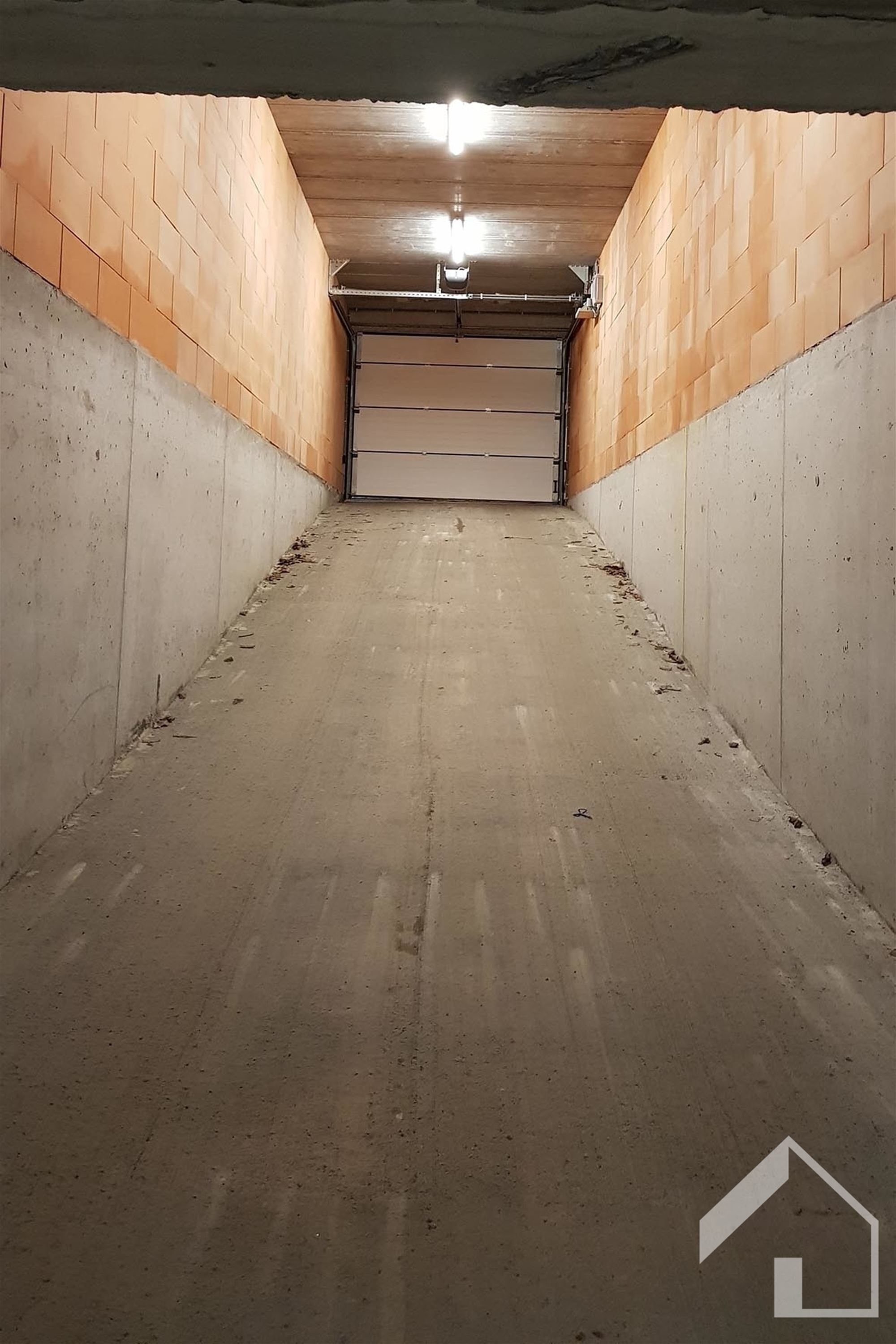Garage - photo 4