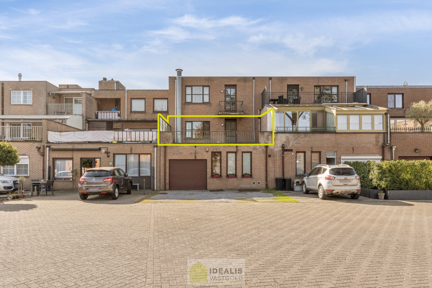 IDEALIS VASTGOED – RUIM APPARTEMENT MET TERRAS VAN CA.35M² EN PRIVATIEVE GARAGE IN HARTJE LOMMEL! Dit ruime appartement met een netto bewoonbare oppervlakte van ca.101m² bevindt zich op de 1e verdieping. Het appartement is vlot bereikbaar via de trappenza - foto 4