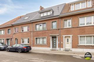 Tussen de kleine en de grote Ring, in de Bosstraat ter hoogte van nummer 73, bevindt zich deze prachtig gerenoveerde woning.De ligging is ideaal:...