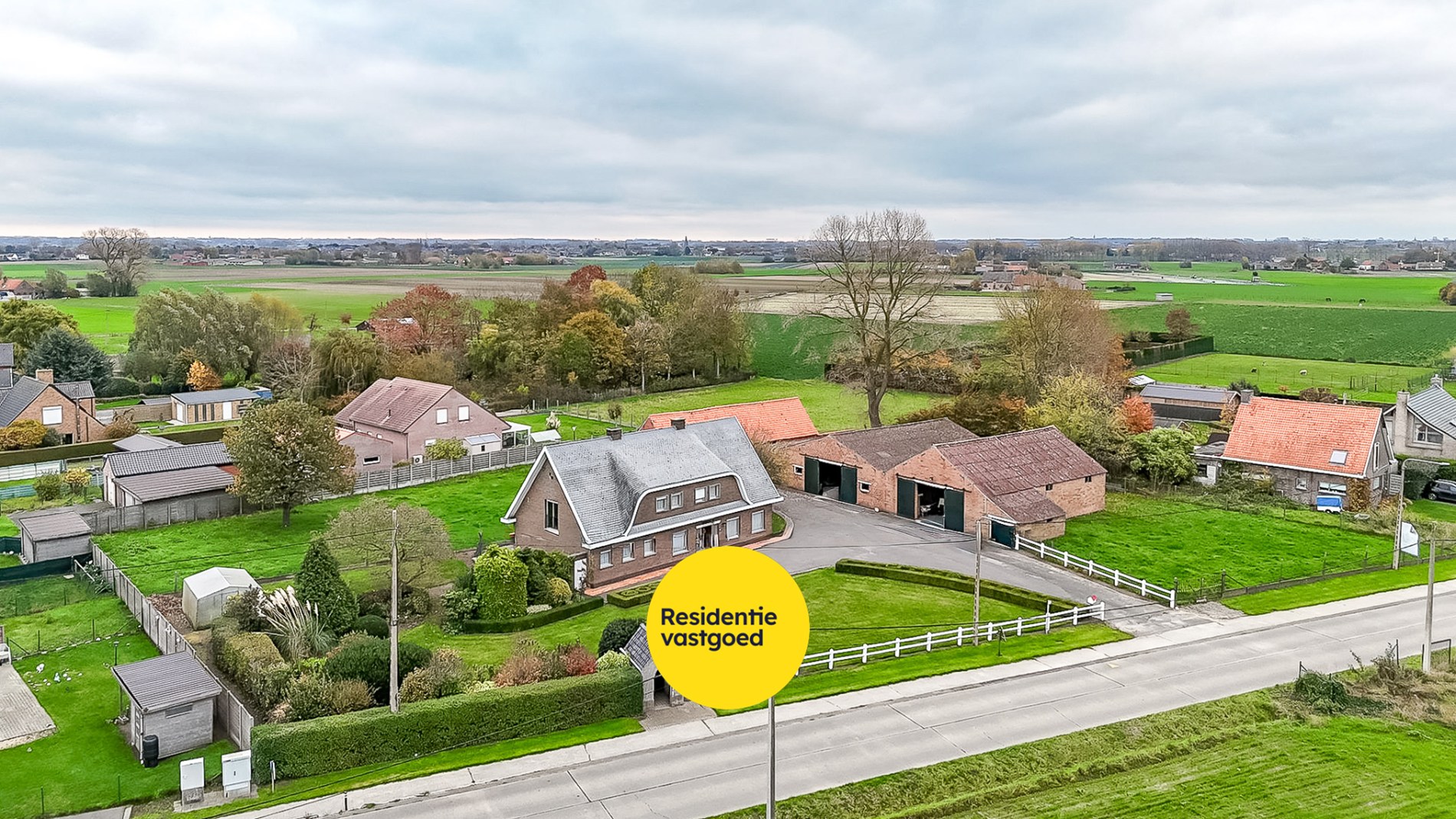 Statige woning met ruime loodsen in Kortemark! - foto 1