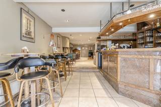 Unieke kans in hartje De Panne! Twee aanpalende gebouwen op 315 m² grond aan de Zeelaan 27-29 in De Panne.Op huisnummer bevindt zich een...