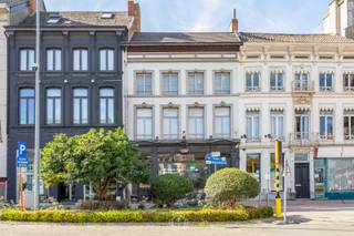 Een plek waar elk detail een verhaal vertelt.Dit uitzonderlijk pand— jarenlang het artistieke huis van de grootste bloemstukontwerper ter wereld...