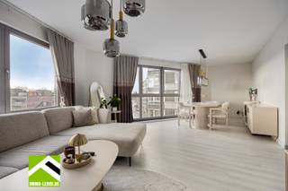 Dit prachtige appartement is gelegen op de vijfde verdieping en biedt een open zicht over het stadscentrum.Door de recente renovatie kun je genieten...