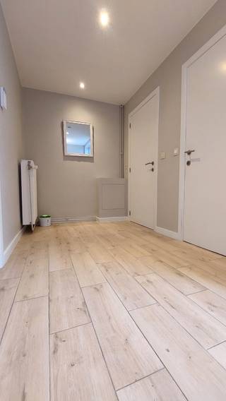 Bent u op zoek naar een ruim, instapklaar appartement op een centrale ligging?Dan is dit prachtige duplex appartement in Bredene precies wat u...