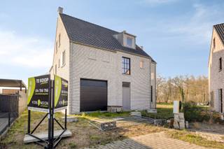 VERKOOP ONDER REGISTRATIERECHTEN !Deze karaktervolle casco-woning met een bruto bewoonbare oppervlakte van 336,21 m² (gelijkvloers, verdieping en...