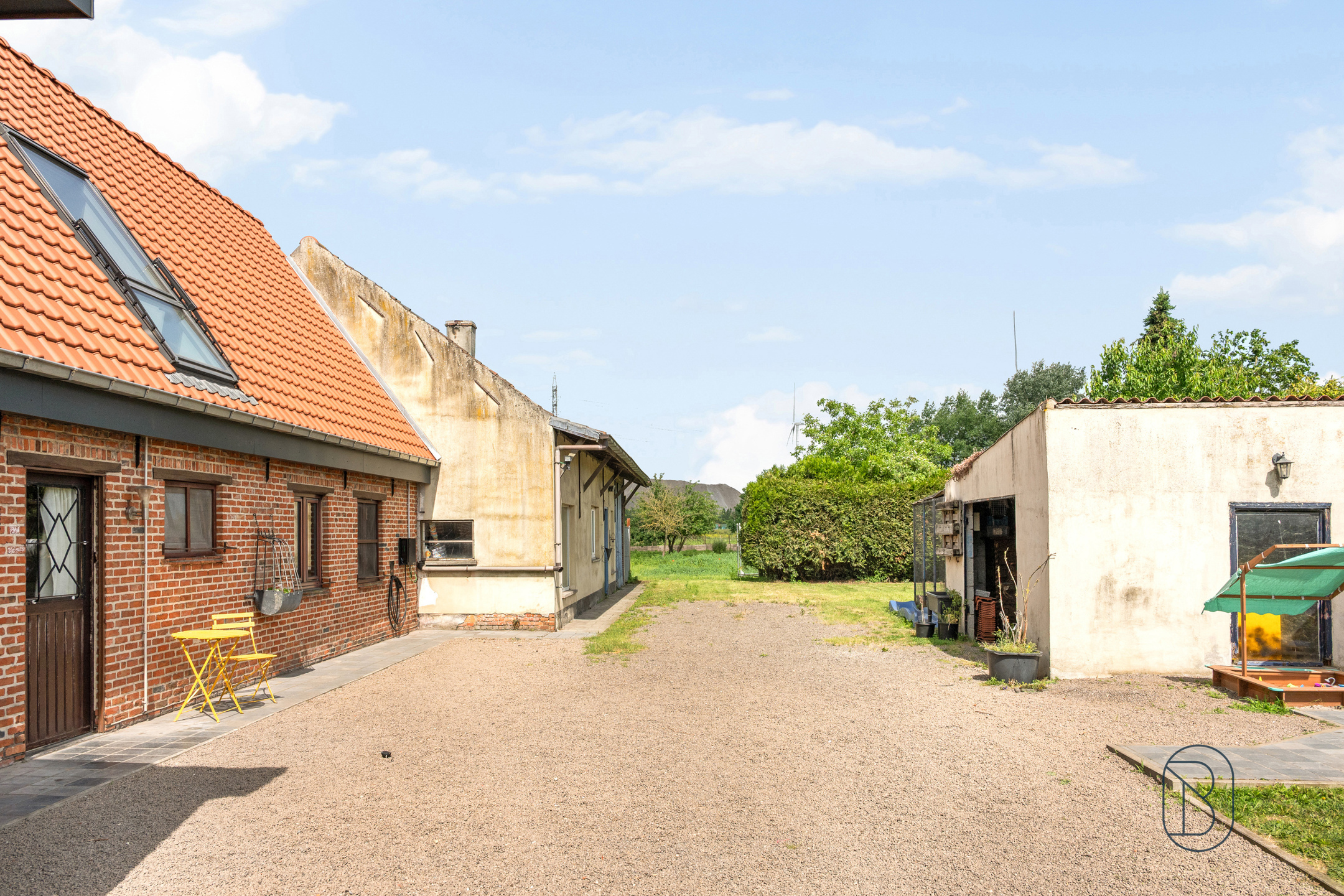 Ruime woning met 4 slpk, garage en bijgebouw op 2.279 m² - foto 4