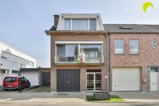 Looking for a home in a quiet location in Hemiksem?Then this semi-detached house with a large storage room and garagewhich, with some renovation,...