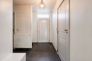 Op een centrale en vlot bereikbare ligging in Scherpenheuvel, aan de Tiensestraat 161A, vinden we deze moderne en perfect onderhouden woning uit...