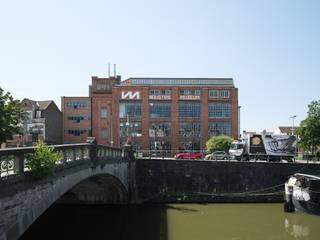 Unieke investeringsopportuniteit op 50 meter van het IndustriemuseumDeze opbrengsteigendom bestaande uit 4 entiteiten bevindt zich nabij het...