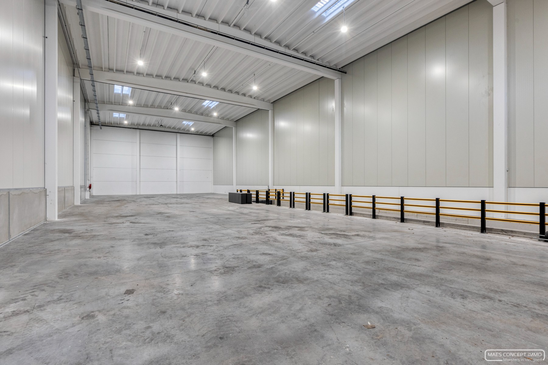 Nieuwbouw magazijn te koop van 1084 m2 bij E17 en Waregem centrum - foto 1