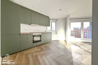 Appartement d'une chambre entièrement rénové au cœur de Saint-Nicolas, dans une rue secondaire à l'écart de l'agitation. Il comprend un hall...