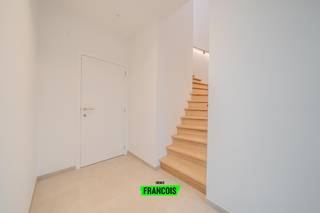 In een rustige, residentiële woonwijk te Beerst, bevindt zich deze ruime en instapklare nieuwbouwvilla die luxe, ruimte en verfijning ademt.De villa...