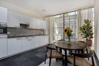 Op slechts 2,7 km van het centrum van Aalst bevindt zich deze verzorgde woning met aangename buitenruimte. De woning is instapklaar en biedt...