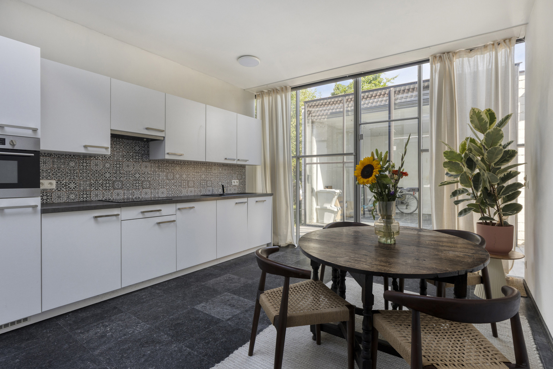 Instapklare woning met tuin op korte afstand van het centrum - foto 1