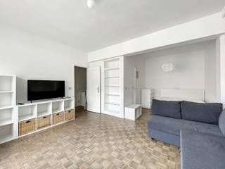 EMAIL: demis.hardiquest@weinvest.be//TEL: +32 493 83 73 13<br /><br />We Invest is pleased to present this beautiful furnished apartment, ideally located at 53 Rue Capitaine Crespel in Ixelles, one of Brussels’ most sought-after neighbourhoods.<br /><br />The property enjoys an exceptional location in a lively and highly desirable area. In the immediate vicinity, you will find numerous shops, restaurants, cafés, supermarkets, as well as schools and universities. The neighbourhood is perfectly served by public transport (bus, tram, metro), offering quick access to the city centre, the European institutions, and other parts of Brussels. Nearby green spaces and cultural venues further enhance the pleasant and dynamic urban lifestyle, ideal for city lovers.<br /><br />The apartment is fully furnished and comprises a comfortable and bright living area, a fully equipped kitchen, a functional bathroom, and a toilet. The layout has been designed to offer maximum comfort and practicality, allowing the future tenant to move in without any additional arrangements.<br /><br />Rent: € 980 / month<br />Monthly charges: €150, including a provision for hot water, heating, and maintenance of the common areas<br /><br />Energy performance (PEB): F<br /><br />Available immediately!<br /><br />For more exclusive properties, visit www.weinvest.be