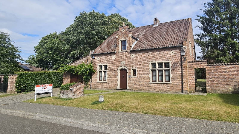 Villa van 267m² op 11 are - foto 1