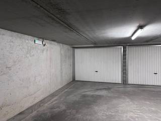 Residentie PomerolOntdek deze vlot bereikbare, afgesloten garagebox gelegen op niveau –2,5 in de residentie Pomerol. De box bevindt zich recht...