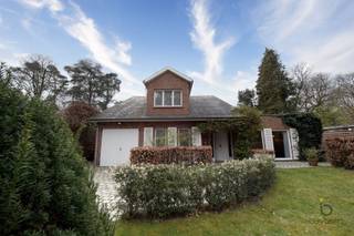 RUIMTE, LICHT ÉN RUST: GEZELLIGE FAMILIEWONING MET 5 SLAAPKAMERS MIDDEN IN HET GROEN!Ideaal gelegen in de rustige groene wijk ‘Hertebos’ dichtbij...