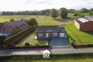 span style="color: rgb(211, 35, 35); font-size: 18px;">Gelijkvloerse woning met 2 slaapkamers en grote garage op een totale...