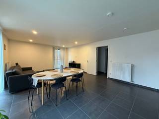 Energiezuinig appartement met 2 slaapkamers, autostaanplaats en kelder in het ondergrondse complex.Indeling en omschrijving:Inkomhal met berging...