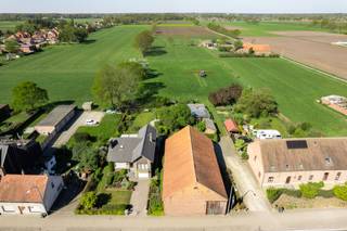 Deze split-level woning in Kalmthout-Achterbroek combineert een centrale ligging met verrassend veel ruimte en mogelijkheden. De woning beschikt...