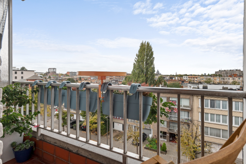 Instapklaar &amp; volledig gerenoveerd ruim APP met 2 SLK, terras &amp; autostaanplaats - foto 2