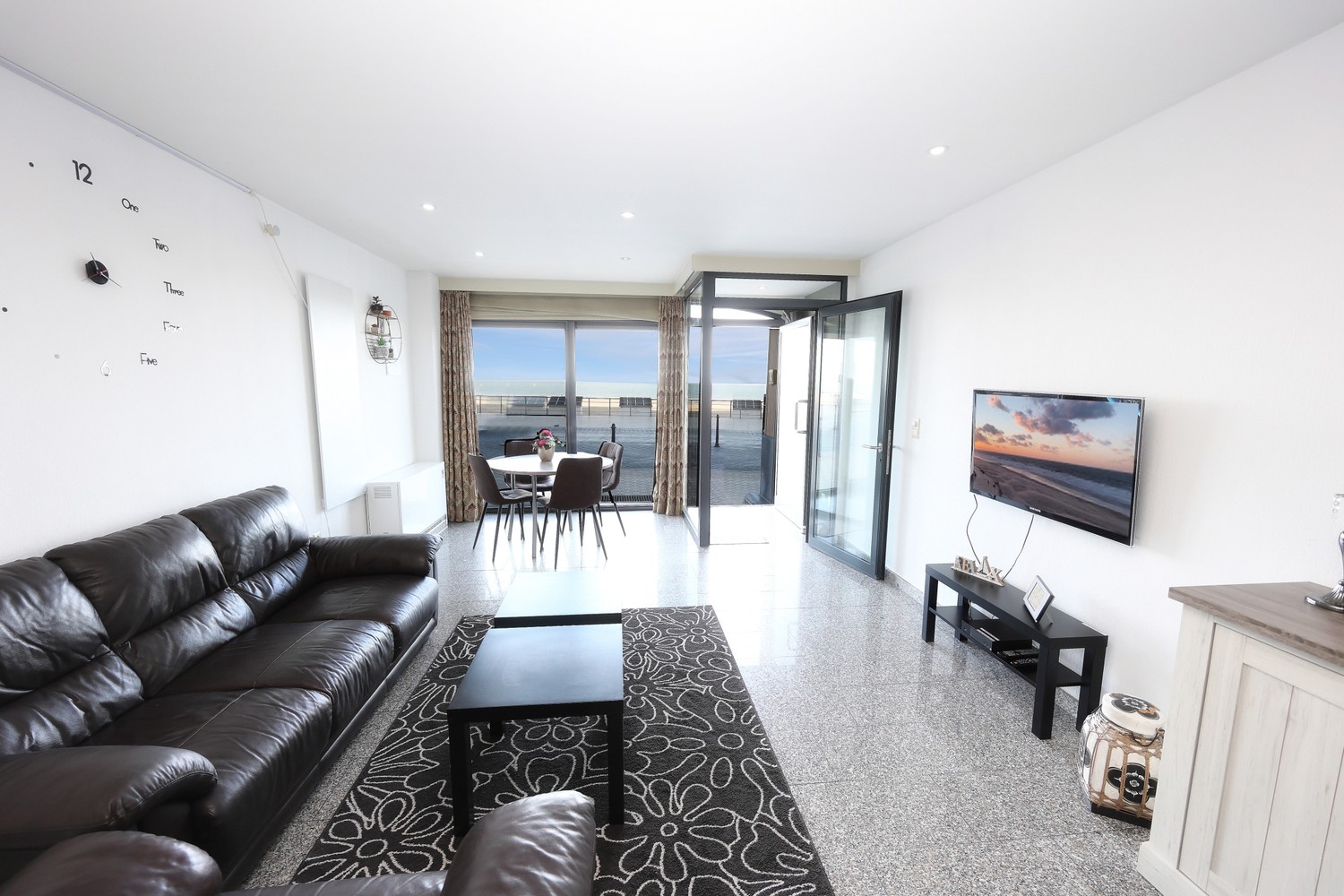 Lichtrijk appartement met frontaal zeezicht, zonneterras en 2 slaapkamers – Mariakerke-Oostende - photo 2