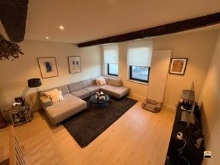 <p><span>Ruim en instapklaar appartement in het centrum van Tongeren <br />- EPC-label: B<br />- Asbestveilig<br />- Elektriciteit conform het AREI</span></p><p><span>Bent U op zoek naar een ruim, lichtrijk en volledig gerenoveerd appartement in het hart van <br />Tongeren? Dit instapklare duplexappartement combineert een uitstekende ligging met <br />hedendaags comfort en een aangename indeling over meerdere verdiepingen. </span></p><p><span>Het appartement beschikt over een bewoonbare oppervlakte van maar liefst 112 m² en werd <br />in 2022 volledig gerenoveerd. Zo werden onder meer de elektriciteit en het sanitair vernieuwd <br />en werd een nieuwe, energiezuinige gasketel geplaatst. Bovendien werd het dak van het <br />gebouw recent vernieuwd in 2025. Met een EPC-label B is ook de energieprestatie een mooie <br />extra troef. </span></p><p><span>De ligging is zonder twijfel één van de grootste pluspunten. Het appartement bevindt zich pal <br />in het centrum van Tongeren, op slechts 100 meter van de Grote Markt. Winkels, horeca, <br />scholen en andere voorzieningen bevinden zich allemaal op wandelafstand. Vanuit het appartement <br />geniet u bovendien van een aangenaam zicht op de tuin van het Praetorium.</span></p><p><span>Op het gelijkvloers bevindt zich een private inkomhal met aansluitend een praktische bergruimte.</span></p><p><span>De eerste verdieping omvat een ruime en lichtrijke leefruimte met een open keuken, een ideale plek <br />om te koken, te ontspannen en gasten te ontvangen. </span></p><p><span>Op de tweede verdieping bevinden zich een moderne badkamer, een apart toilet en een ruime <br />slaapkamer. De derde verdieping biedt een tweede, zeer ruime masterbedroom met bijkomende <br />opbergruimte.</span></p><p><span>Troeven op een rijtje</span></p><ul><li><span>112 m² bewoonbare oppervlakte</span></li><li><span>2 ruime slaapkamers</span></li><li><span>Ruime leefruimte met open keuken</span></li><li><span>Moderne badkamer en apart toilet</span></li><li><span>Private inkomhal met bergruimte</span></li><li><span>Volledig gerenoveerd in 2021-2022</span></li><li><span>Nieuwe elektriciteit en sanitair</span></li><li><span>Nieuwe energiezuinige gasketel</span></li><li><span>EPC-label B</span></li><li><span>Dak vernieuwd in 2025</span></li><li><span>Absolute topligging in het centrum van Tongeren</span></li><li><span>Op ca. 100 m van de Grote Markt</span></li><li><span>Alles op wandelafstand</span></li><li><span>Aangenaam zicht op de tuin van het Praetorium</span></li><li><span>Interessant als eigen woning of investering</span></li></ul><p><span>Kortom, een instapklaar en karaktervol appartement op een toplocatie, waar ruimte, comfort en <br />bereikbaarheid perfect samenkomen.</span></p><p><span>Wenst U meer informatie of een bezichtiging?<br />Contacteer ons via 012 26 22 05 of <span>info@hetimmohuis.be</span></span></p><p><span> </span></p>