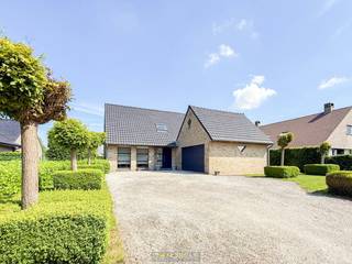 1ste bezoekdag donderdag 18 juni! Inschrijven kan via www.nobels.be onder referentienummer 4352950.CHARMANTE VILLAWONING MET RUIME GARAGE en rustige...