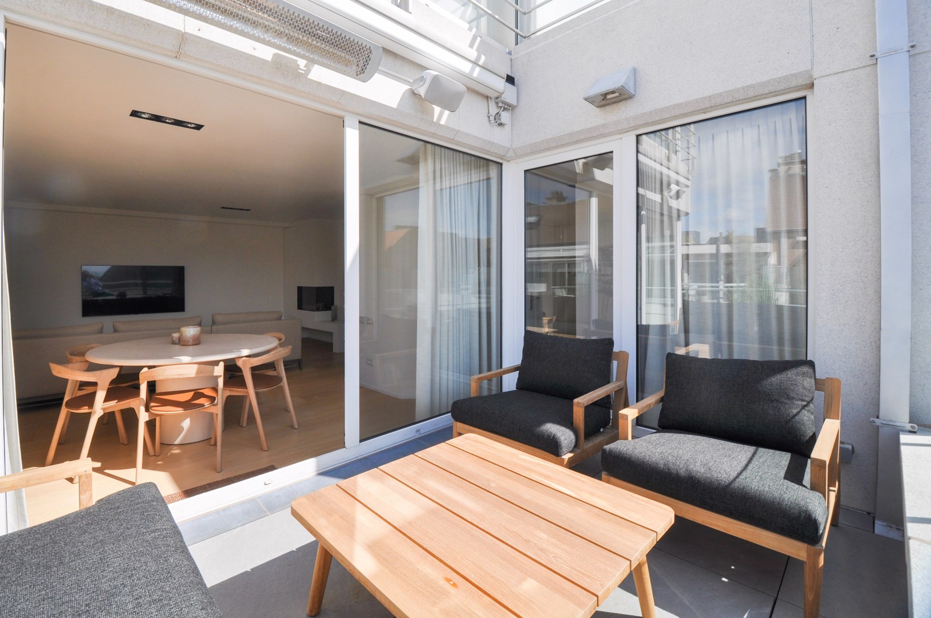 Appartement met zijdelings zeezicht en een ruim zuidwest gericht terras. - foto 3