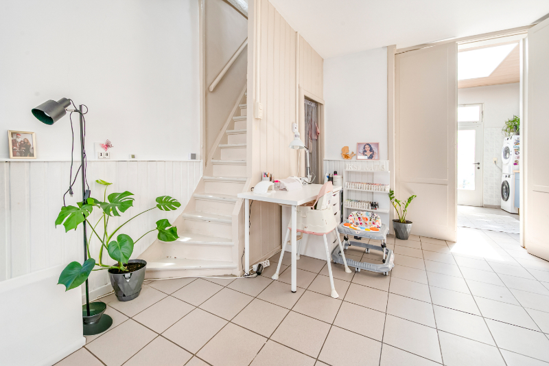 TE MODERNISEREN RIJWONING VLAKBIJ DE MARKT IN AUTOVRIJE STRAAT - foto 5