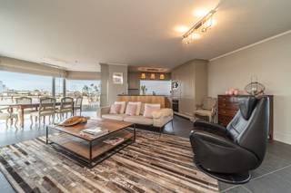 In de residentie Christina, gelegen op de markt van De Panne vinden we deze unieke penthouse (111m²), met fantastisch zicht over De Panne te koop...