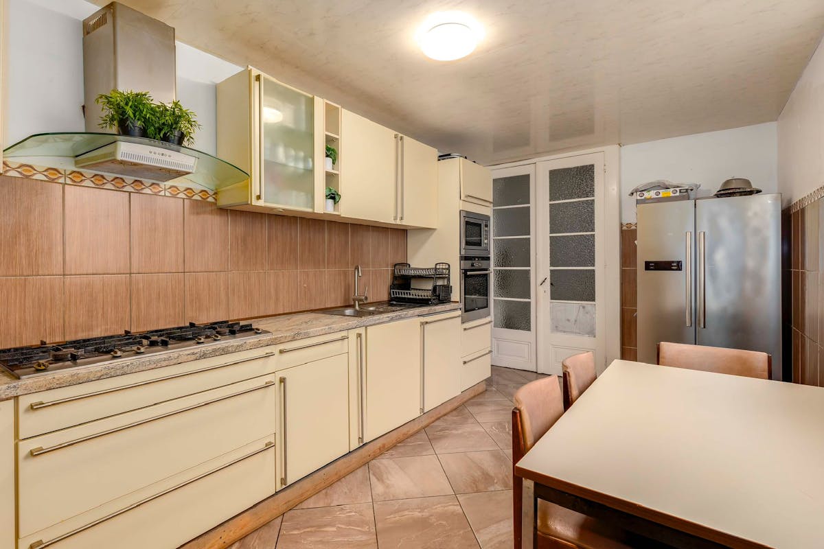 Herenhuis met handelspand in Antwerpen-Noord. - foto 3