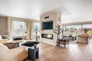 Welkom in een wereld waar stedelijke elegantie en natuurlijke rust elkaar ontmoeten. Dit unieke penthouse aan het 'Zuidpark' is werkelijk één van...