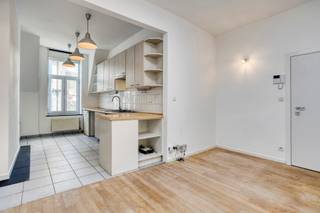Charmante studio te koop, gelegen aan de Hallenstraat 1 in het hart van Brussel. Deze instapklare woonst van circa 35 m² bevindt zich in...