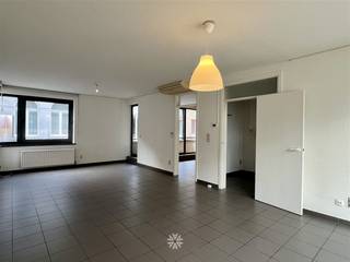 GENT centrum - Tinnenpotstraat 44: Op zoek naar een rustig gelegen, ruim duplex appartement te huur in centrum Gent? Dan is dit pand zeker iets...