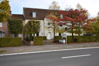 Gelegen te centrum Oud-Turnhout, op het 1ste- en 2de verdiep, met verschillende faciliteiten in de nabije omgeving zoals winkels, eetgelegenheden…...