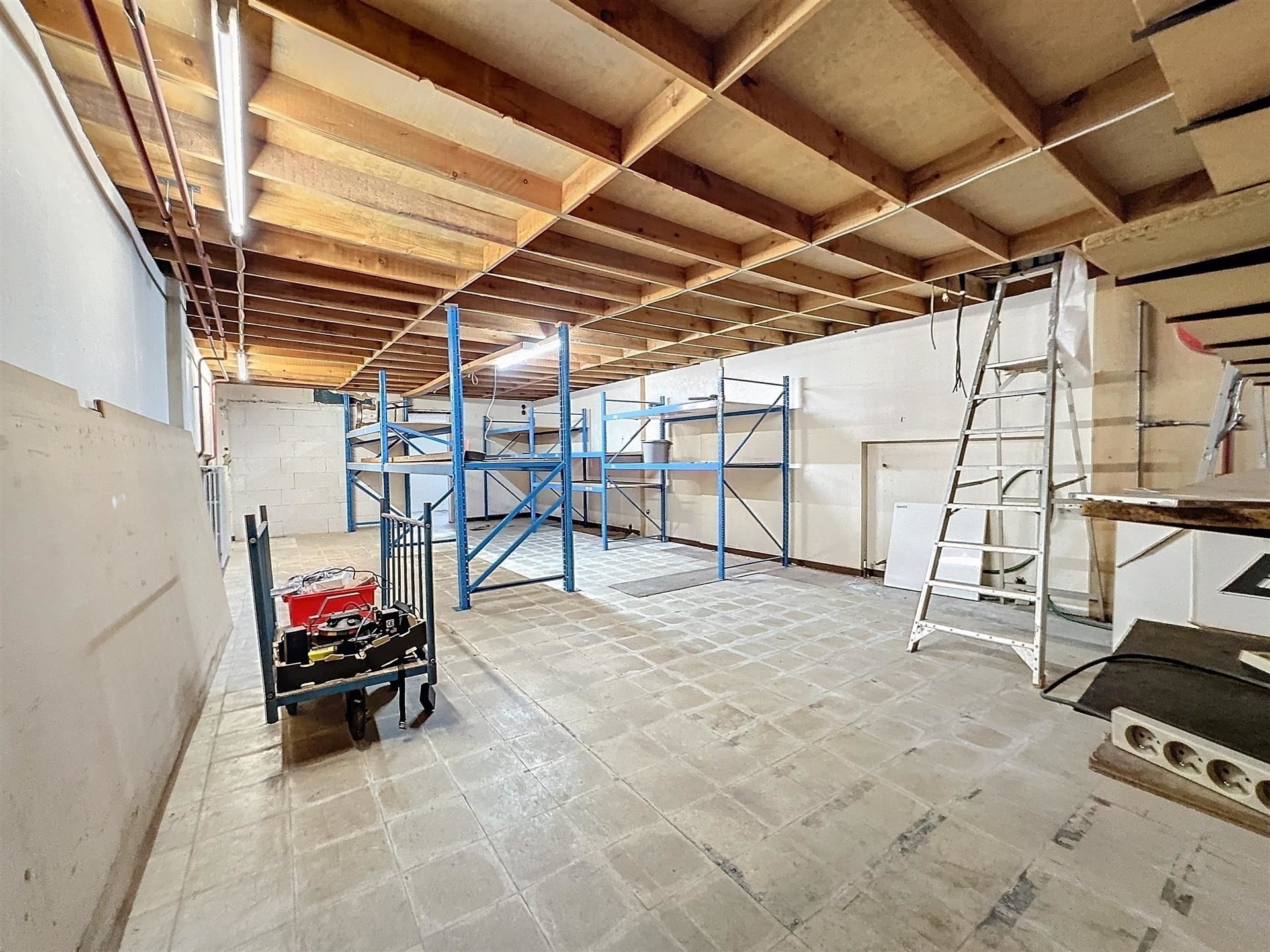 Commercieel gelegen HANDELSPAND met WOONST en 4 verhuurde STUDIO'S  - foto 5