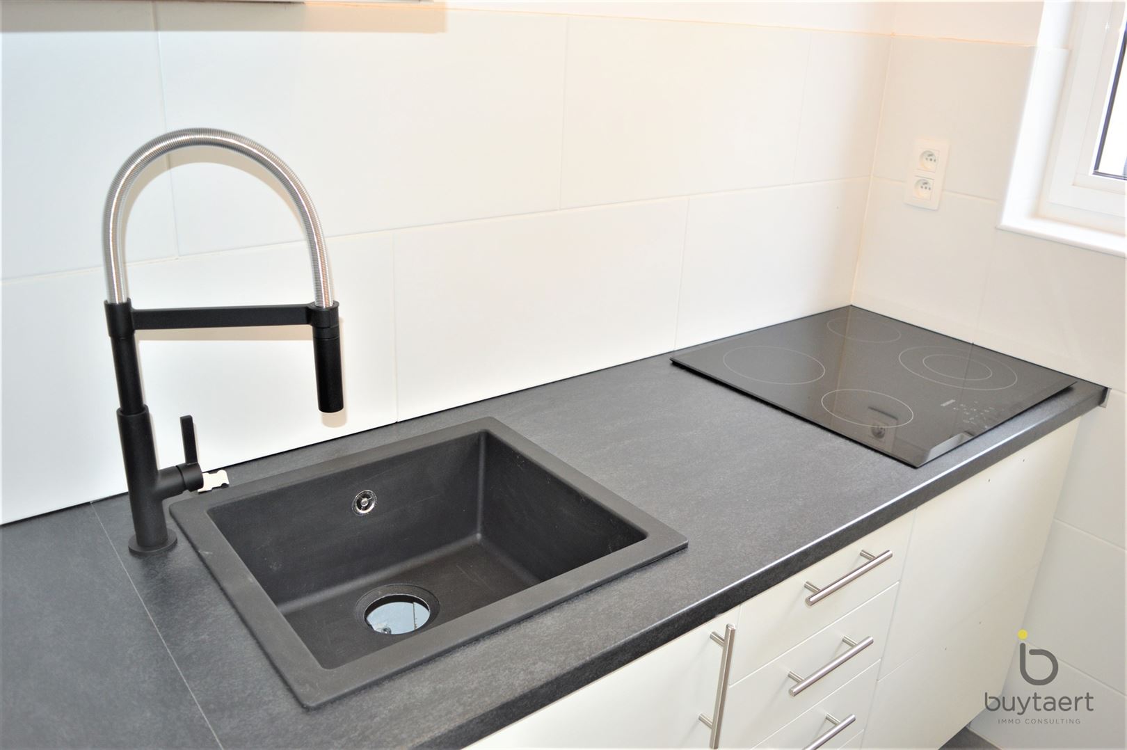Gerenoveerd één slaapkamer appartement te centrum Antwerpen! - foto 5