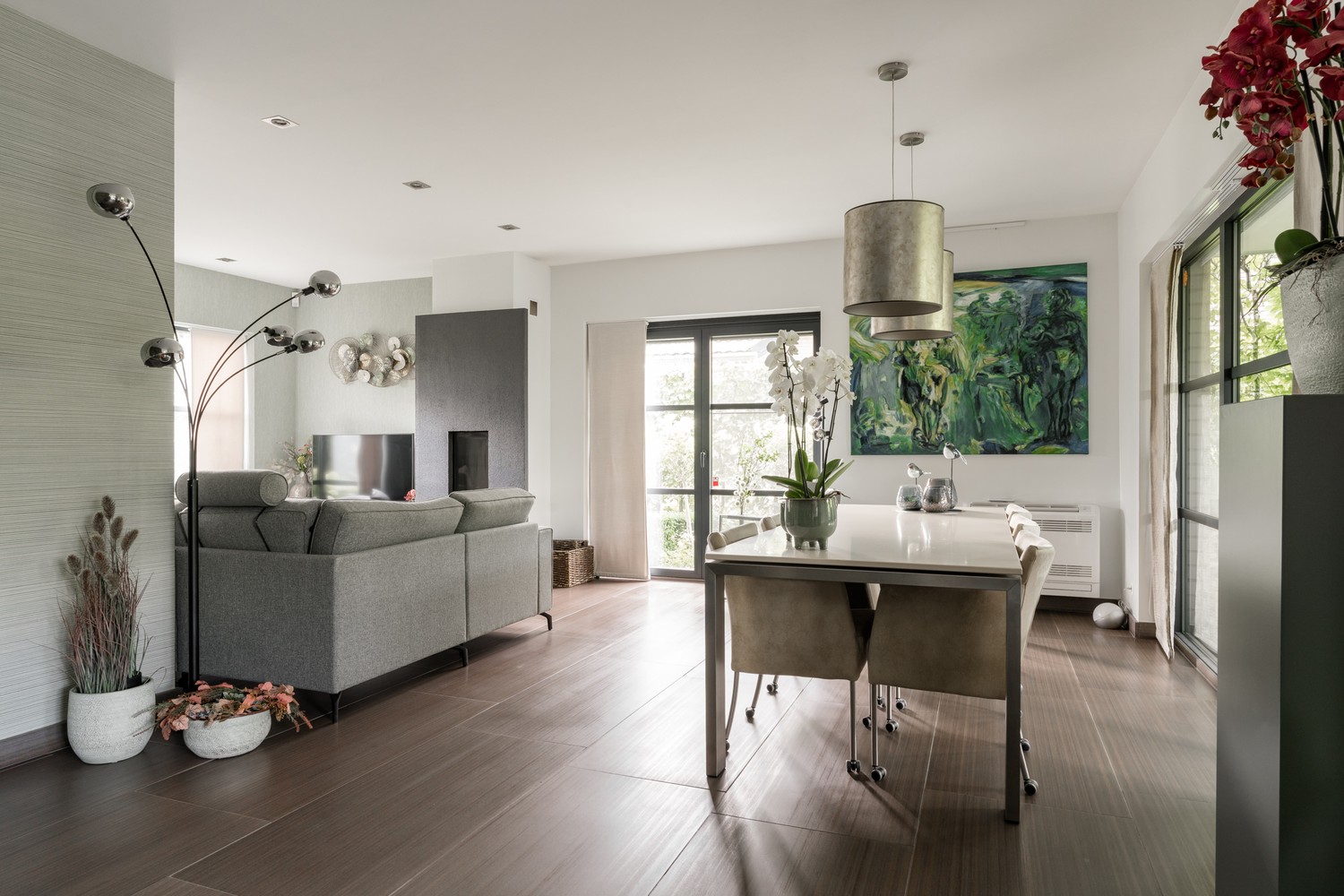 Luxe villa te koop in Neerpelt: moderne architectuur en ruimte in overvloed aan de Beukenlaan. Ideaal voor uw gezin! - foto 3