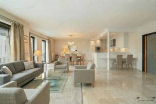 RUIM EN LICHTRIJK APPARTEMENT MET PRACHTIG TERRAS IN HARTJE SCHILDEIn het centrum van Schilde, op wandelafstand van winkels, scholen en openbaar...