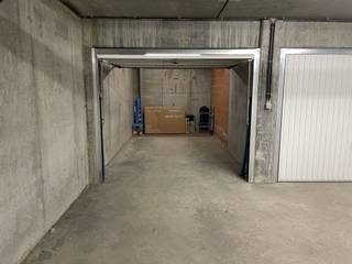 Deze garage is uitstekend gelegen in de Koninginnelaan 1 in Middelkerke en vormt een praktische oplossing voor wie op zoek is naar een veilige...