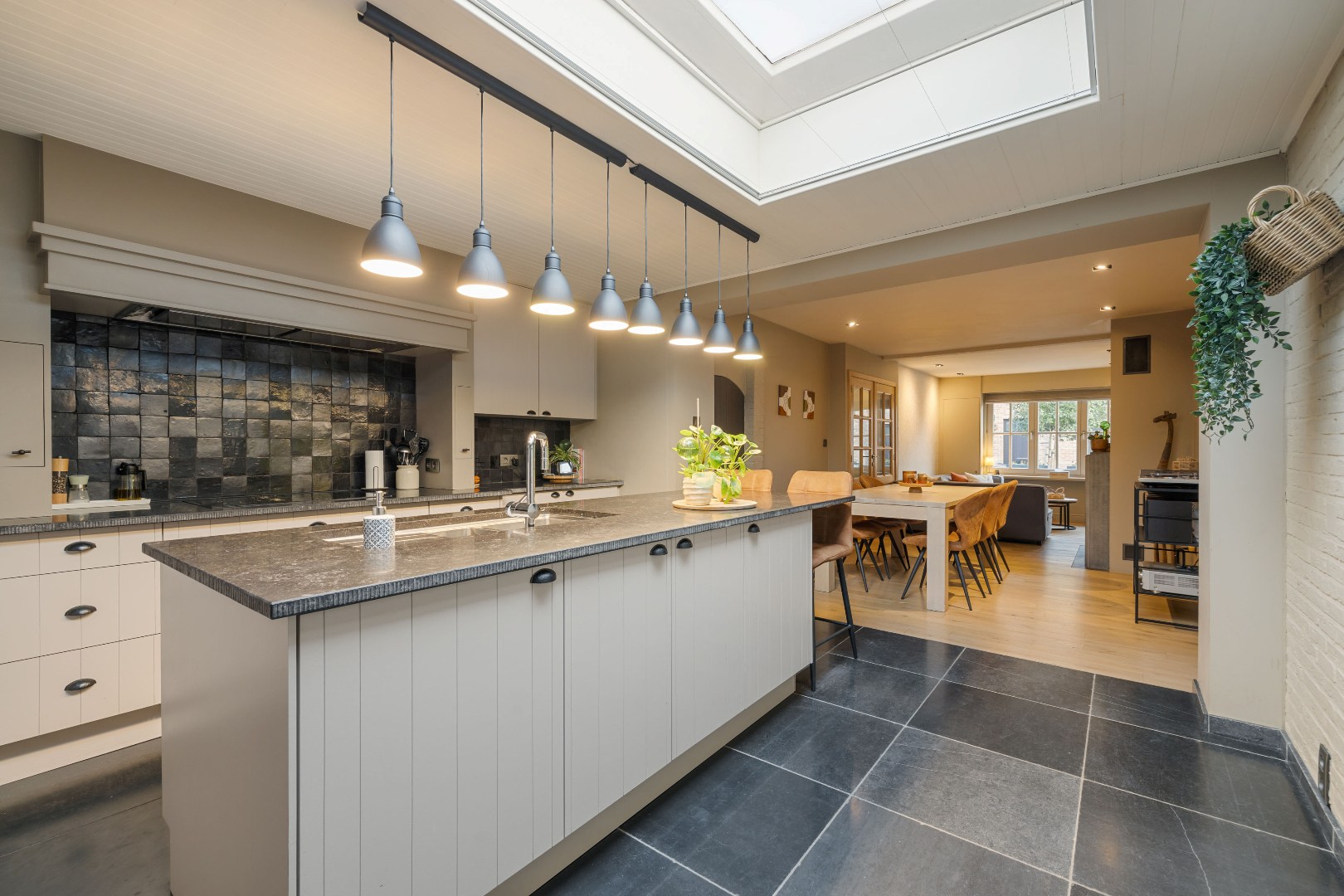 Prachtig afgewerkte woning op toplocatie met EPC C, ruime badkamer en grote tuin - foto 4