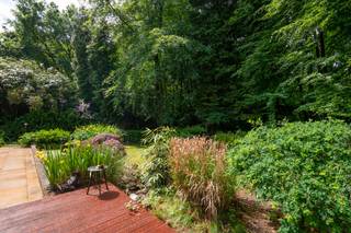 Ruime, energiezuinige villa (EPC B) met 4 slaapkamers, 4 badkamers, ruime leefruimte en grote garage op een mooi perceel (2.001 m²) in Dennendael!We...