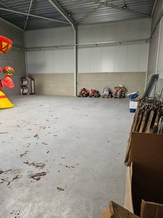 KMO-UNIT 18 VAN 186M² IN HET BEDRIJVENPARK KALLISTO TE KINROOI.Kenmerken:- oppervlakte: 186m²- vrije hoogte: 6m- sectionaalpoort- 2 parkingsEXTRA...